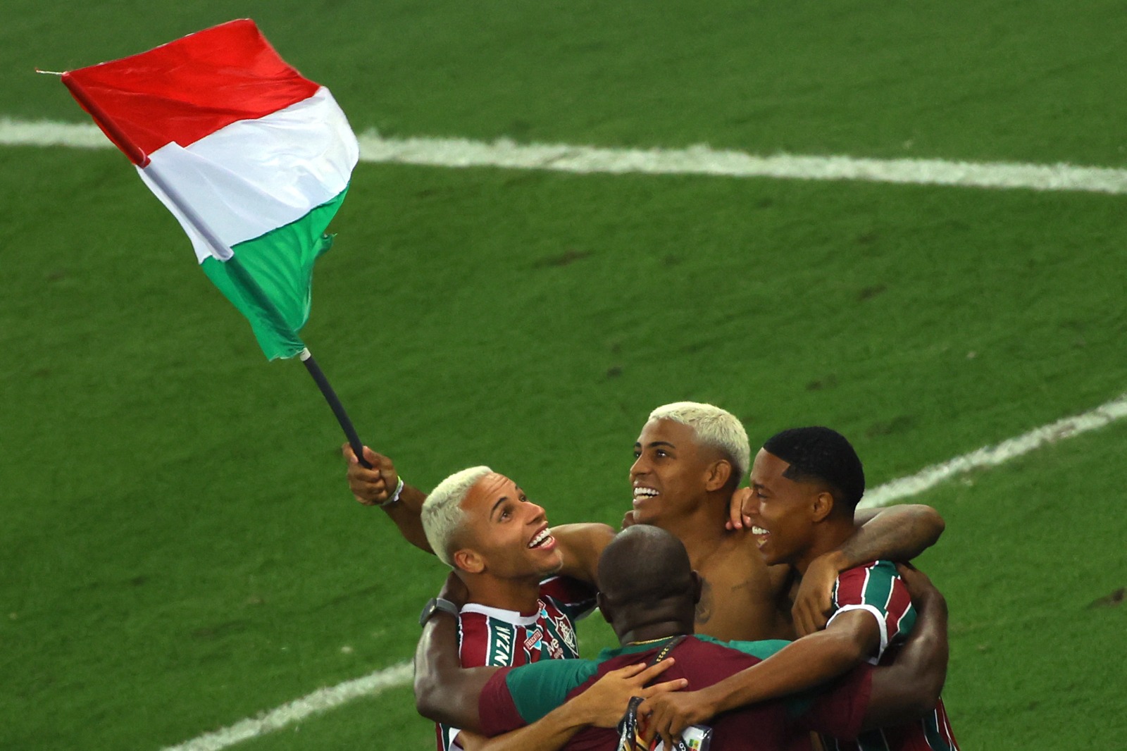 John Kennedy entrou para a história do clube das Laranjeiras com uma bomba de pé direito, após uma bela jogada coletiva, que colocou o Flu na frente, já na prorrogação