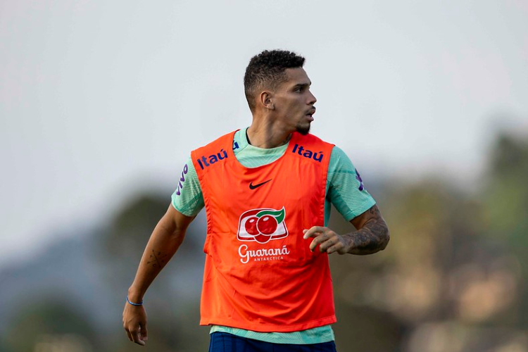 Em seu perfil oficial no Instagram, Paulinho rebateu os comentários preconceituosos