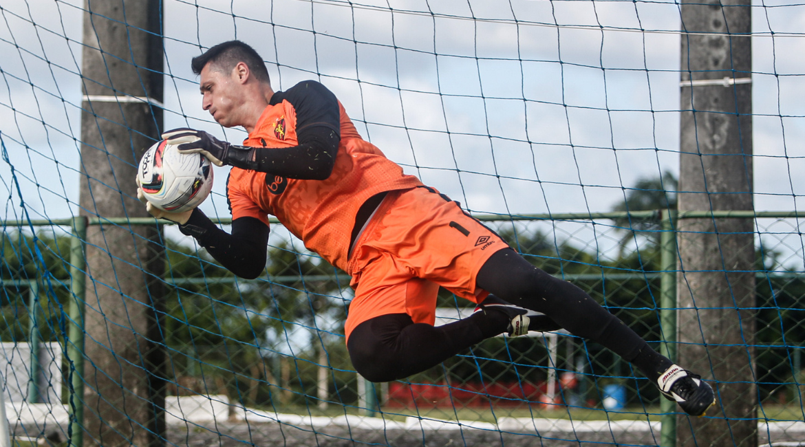 Goleiro foi titular em dez jogos na Série B de 2023