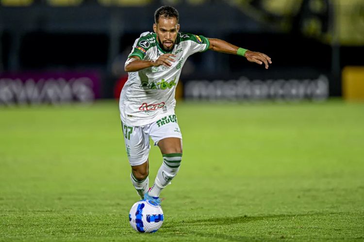 Atacante faltou treino e antecipou suas férias, ato que resultou na rescisão do seu contrato