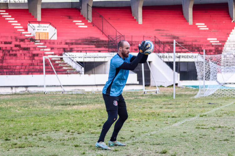 Apresentado, André Luiz releembrou o histórico de grandes goleiros no clube