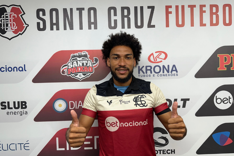Novo reforço, João Vicort foi apresentando na sala de imprensa no Arruda