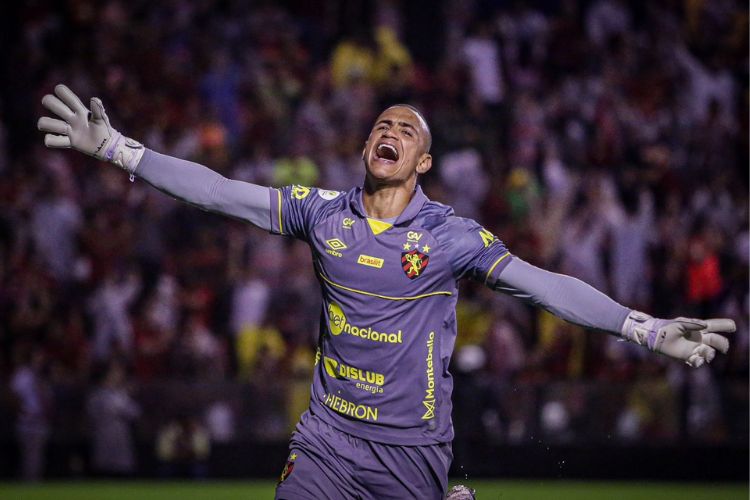 Titular em boa parte da temporada, Renan não seguirá no Sport para 2024 
