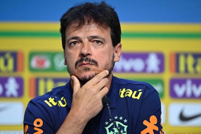 Fernando Diniz segue como técnico até definição de Carlo Ancelotti