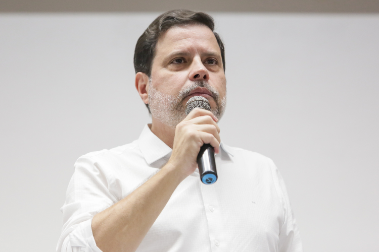 Presidente afirmou ter encontrado clube com o dobro da dívida salarial que havia sido informada