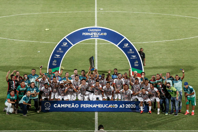 Salgueiro comemora primeiro título estadual