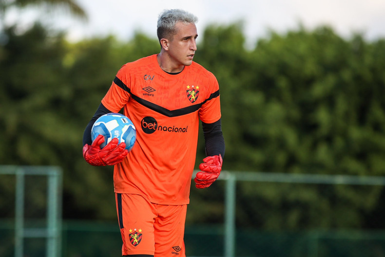 Diretoria do Sport enxergar possibilidade de venda futura de Thiago Couto