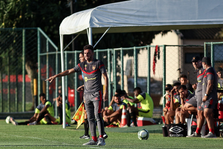 Mariano Soso durante o empate em 0x0 com o Porto em jogo-treino no Centro de Treinamento