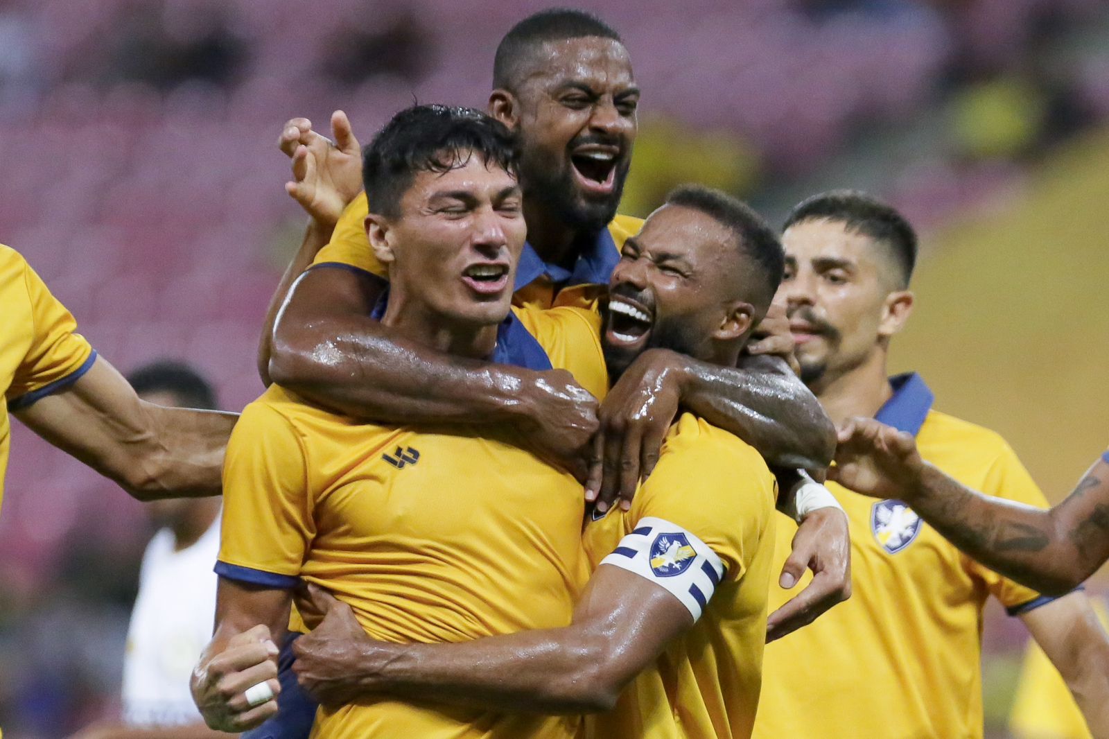 Capit&atilde;o, Fernandinho foi o destaque do jogo/Rafael Vieira/FPF