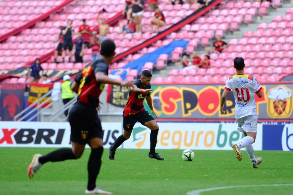 Sport estreou no Campeonato Pernambucano com o pé direito, vencendo o Petrolina por 1x0, na Arena
