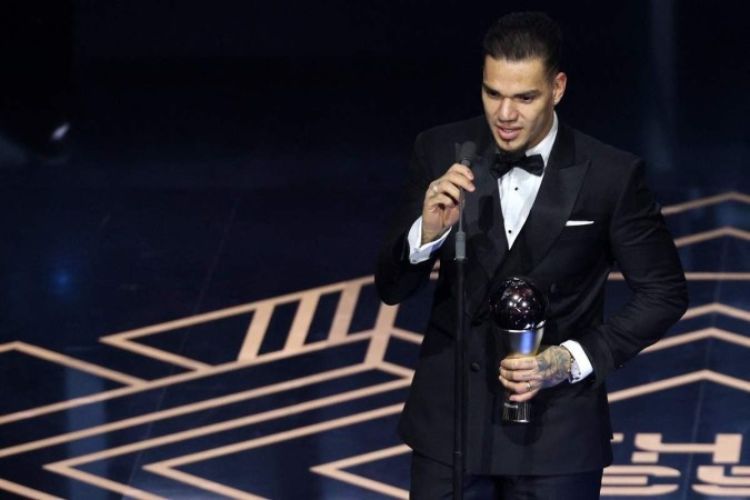 Um dos destaques foi o brasileiro Ederson ter ganhado na categoria melhor goleiro