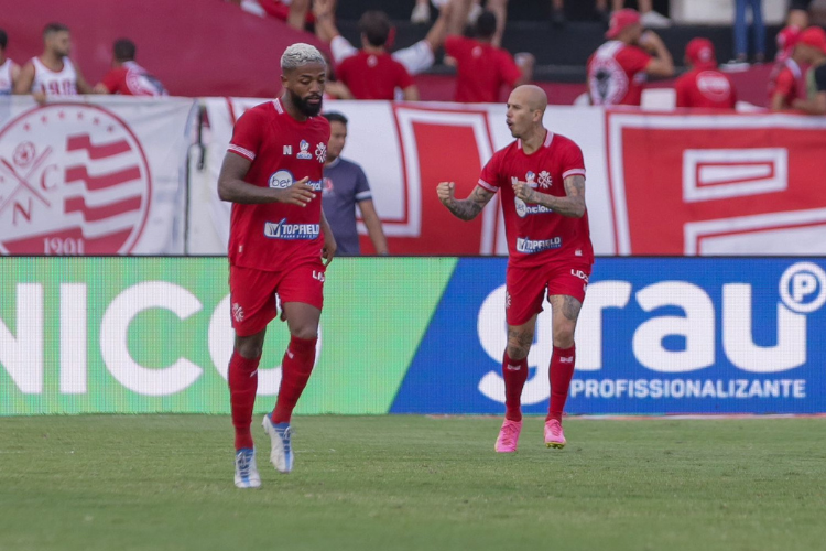O Timbu bateu a Cobra Coral no estádio do Arruda
