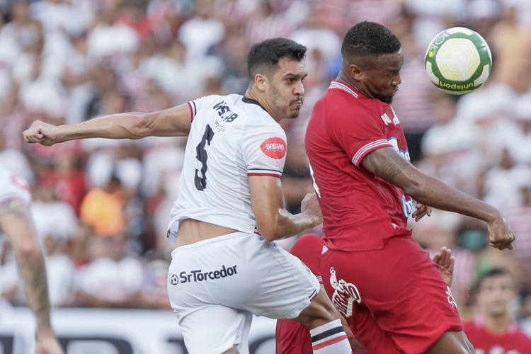 Treinador fala sobre erros de bola parada