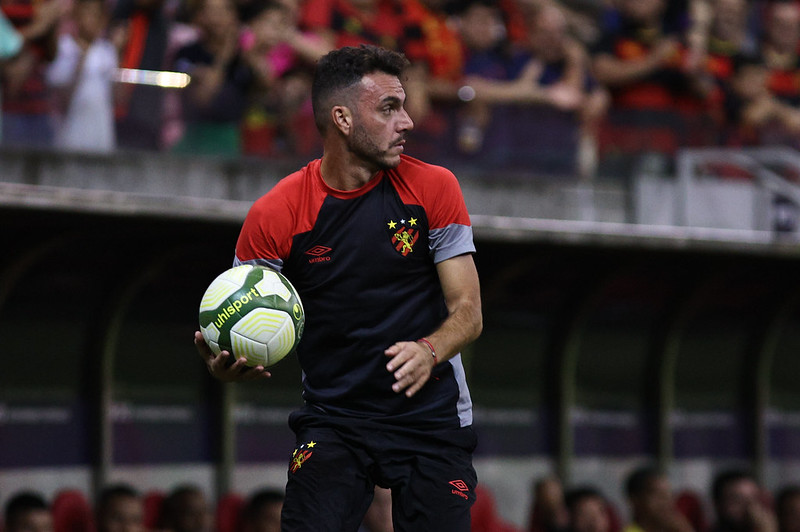 Técnico argentino prioriza tempo para otimizar o trabalho no início de temporada no Sport