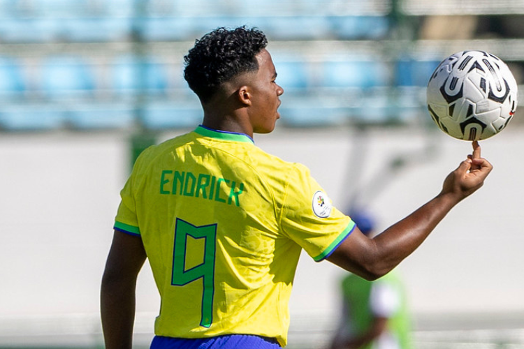 A Seleção Brasileira faz o último jogo da fase de grupos