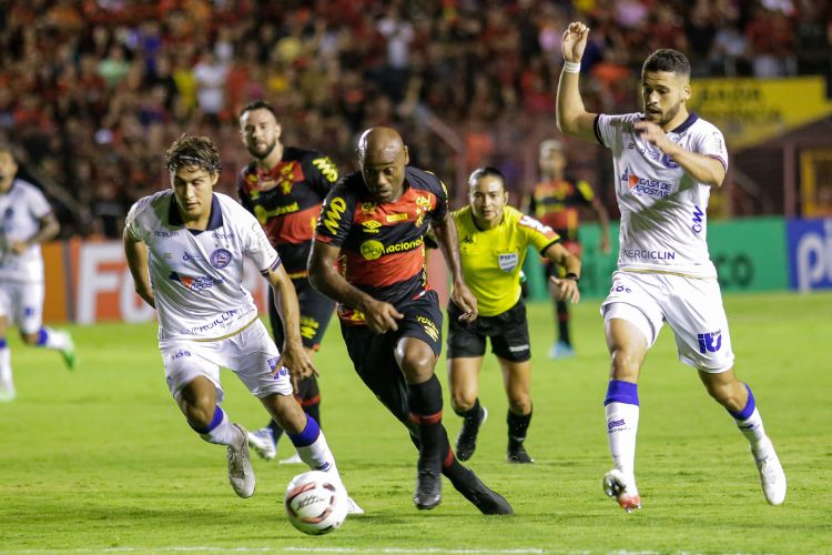 Rubro-negros e tricolores vêm sendo protagonistas no futebol nordestino nos últimos anos