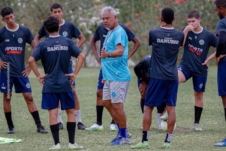 Elenco do Porto comandado pelo técnico Carlos Alberto