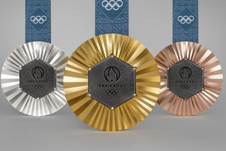 Comitê Olímpico divulga fotos da medalhas de Paris 2024
