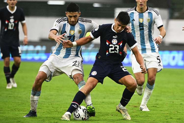 Em jogo de seis gols, Argentina e Paraguai ficam no empate