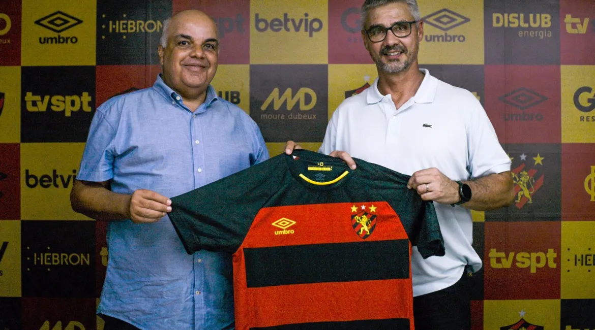 Presidente do Sport, Yuri Romão (esquerda), ao lado do novo executivo de futebol, André Figueiredo (direita)