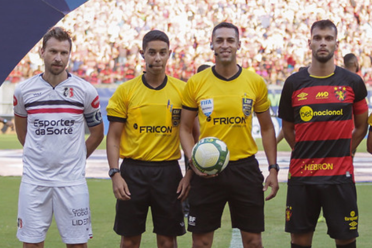 Torcida do Santa Cruz terão torcer para que o Sport não perca contra o Náutico