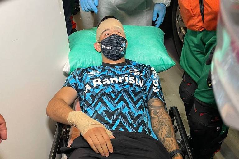 Paraguaio Villasanti foi atingido na cabeça por uma pedra jogada em ônibus do Grêmio, em 2022