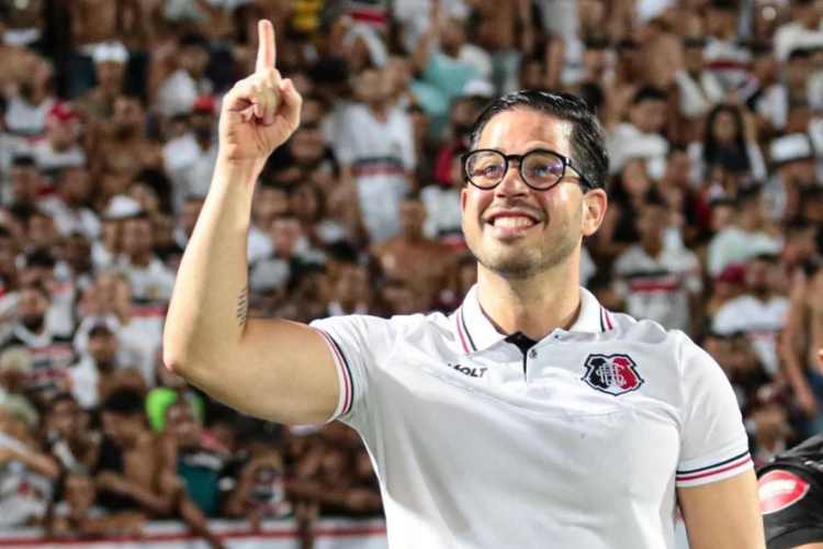 Gerente de futebol fala sobre negociações com os atletas