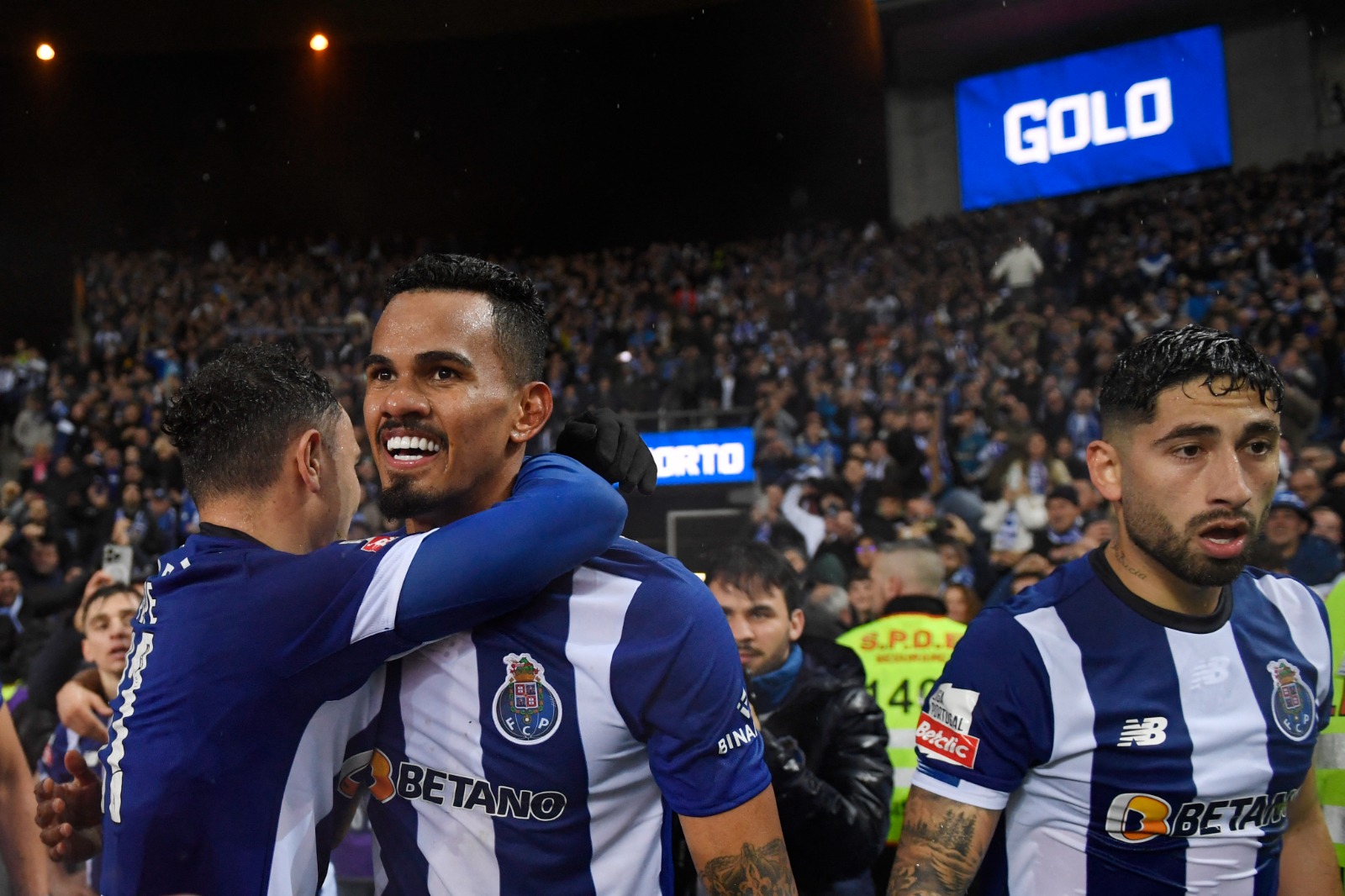 Esta foi a primeira vez que o jogador de 26 anos foi chamado para a defender a Amarelinha