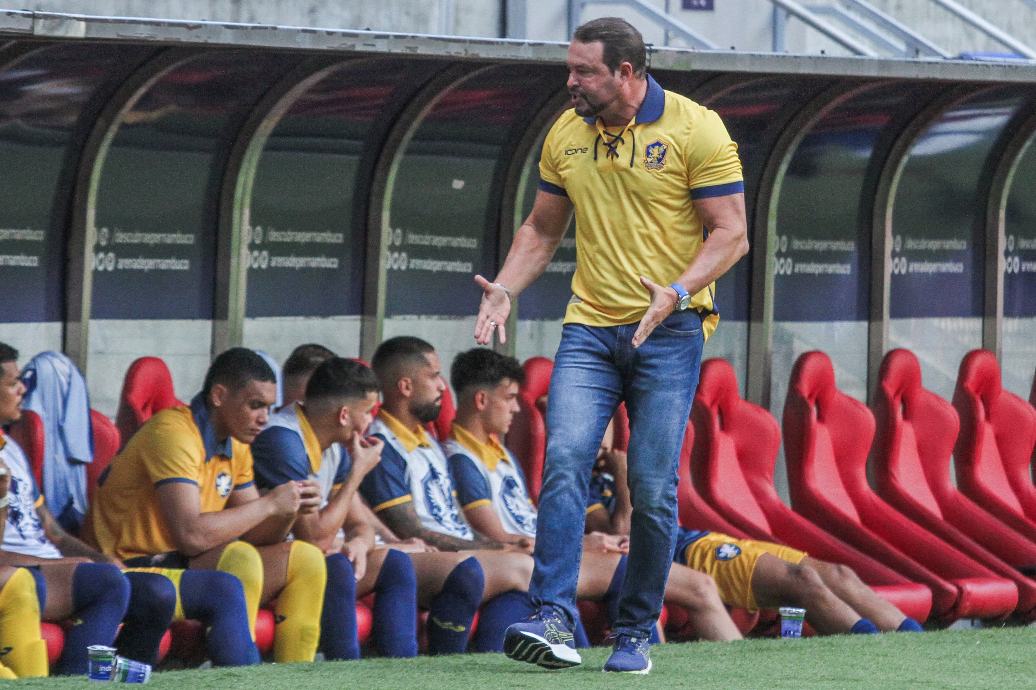 Roberto Fernandes lamentou as chances perdidas pelo Retrô, principalmente a de Mascote