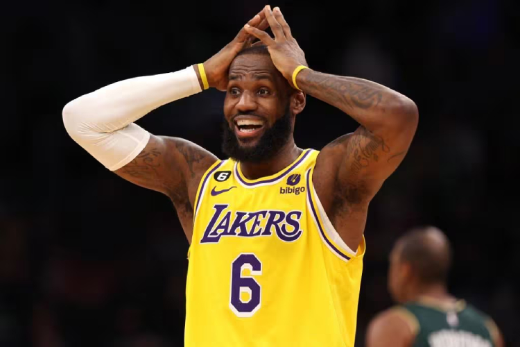Lebron James agora soma 49.749 pontos na carreira