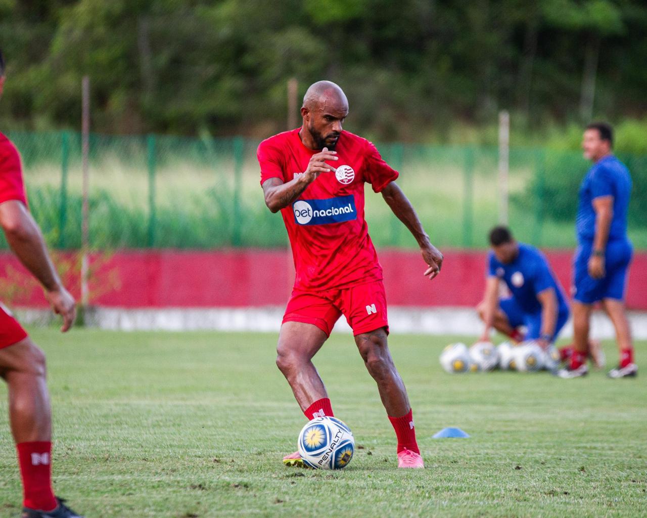 Cléo já está treinando com o restante do elenco 