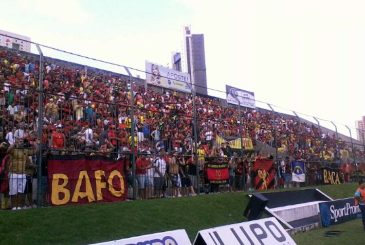 Torcida do Sport em jogo no Frasqueirão, em Natal