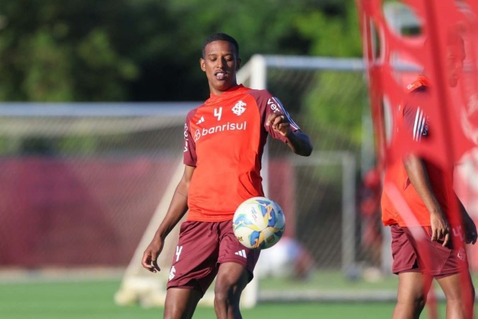 Robert Renan foi vítima de racismo após pênalti perdido na eliminação do Internacional
