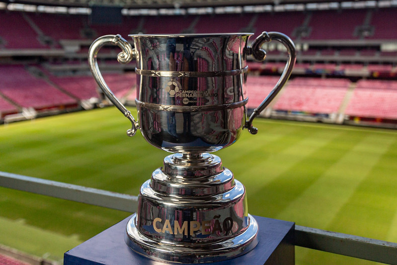 Taça será entregue após a final deste sábado (6) entre Sport e Náutico 