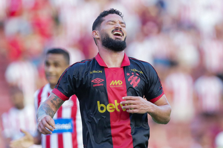 Atacante não deixará saudades para torcida rubro-negra