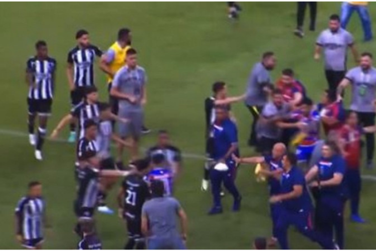 Briga na final entre Ceará e Fortaleza pelo Campeonato Cearense entr