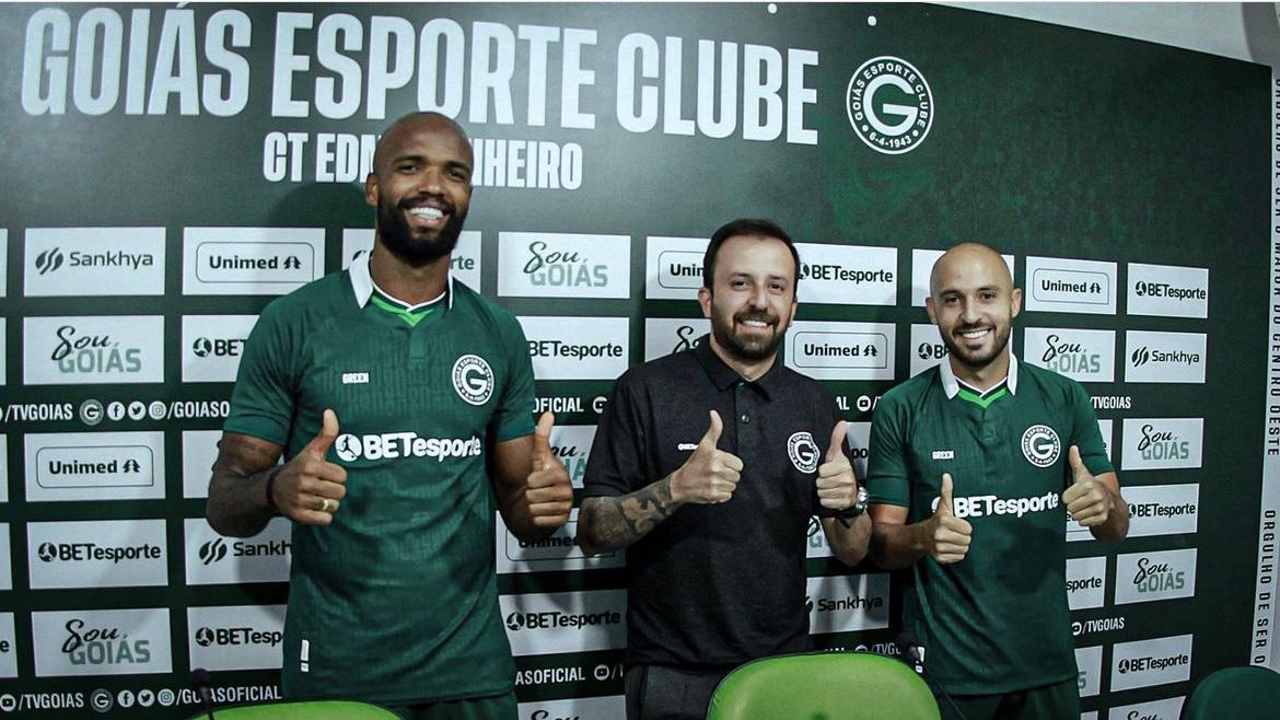Zagueiro Messias e meia Régis são duas caras novas no Goiás