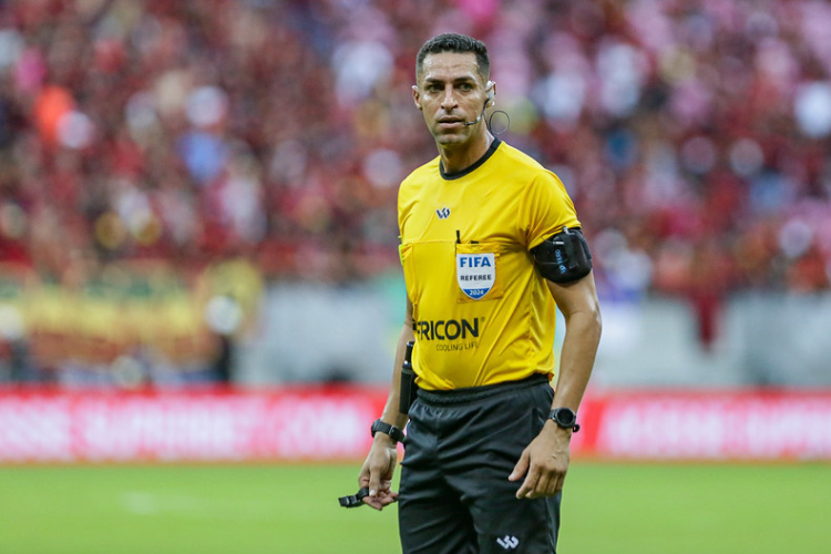 O árbitro Rodrigo Pereira foi escalado para a partida