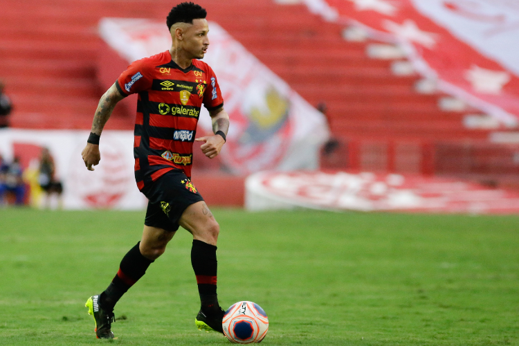 Neílton jogou no Sport em 2021 e marcou apenas dois gols