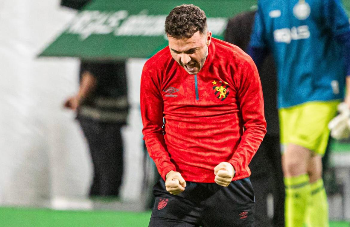 Mariano Soso comemorou bastante a vitória contra o Coritiba