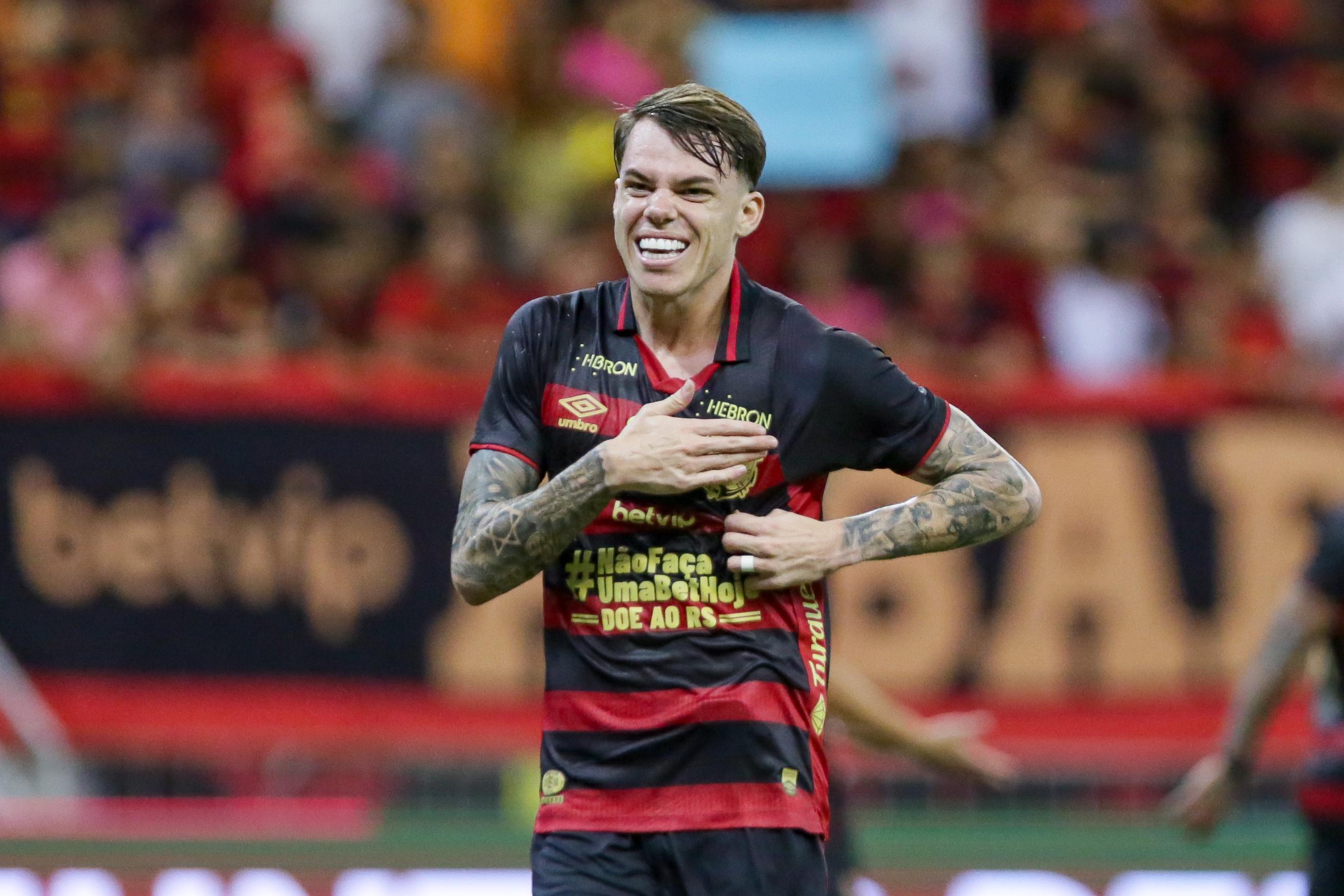 Goleada rubro-negra colocou o time na liderança isolada da competição