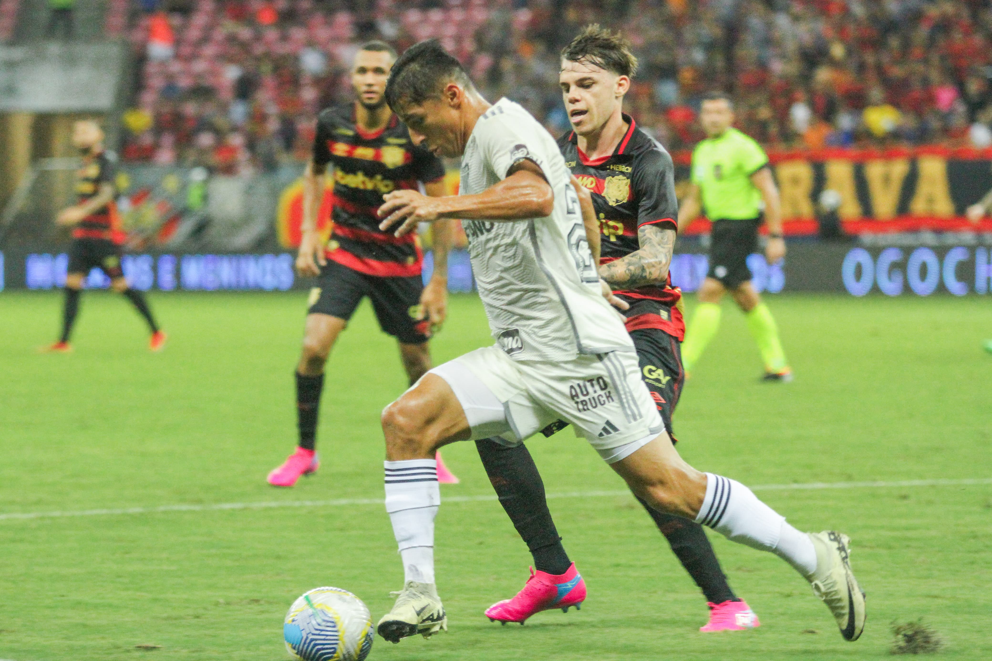 Sport conseguiu impor o seu jogo, mas desperdiçou chances e não conseguiu mudar o placar mínimo na partida
