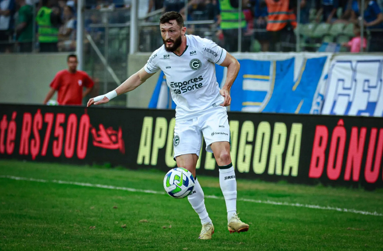 Lateral-esquerdo Sander, que passou seis temporadas no Sport, é um velho conhecido que hoje defende o Goiás