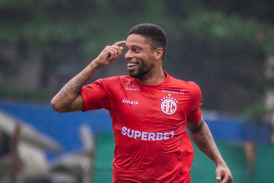 André repete artilharia e é um dos destaques do América-RJ, time onde Romário é o presidente e jogador