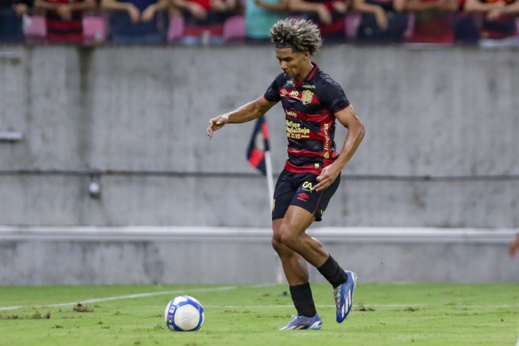 Lateral é uma das principais peças da equipe de Mariano Soso