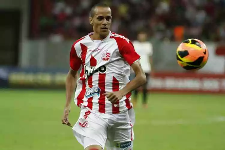 Atleta teve três passagens pelo Náutico e se recupera de cirurgia