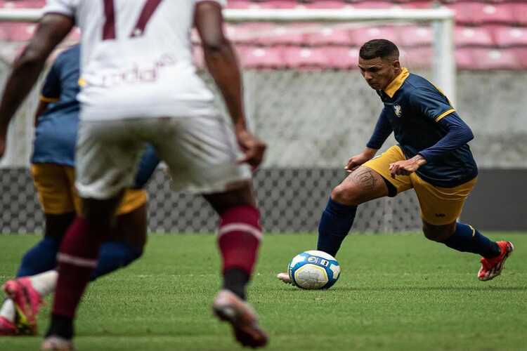 Pressionado, o Retrô conseguiu voltar a vencer na Série D.