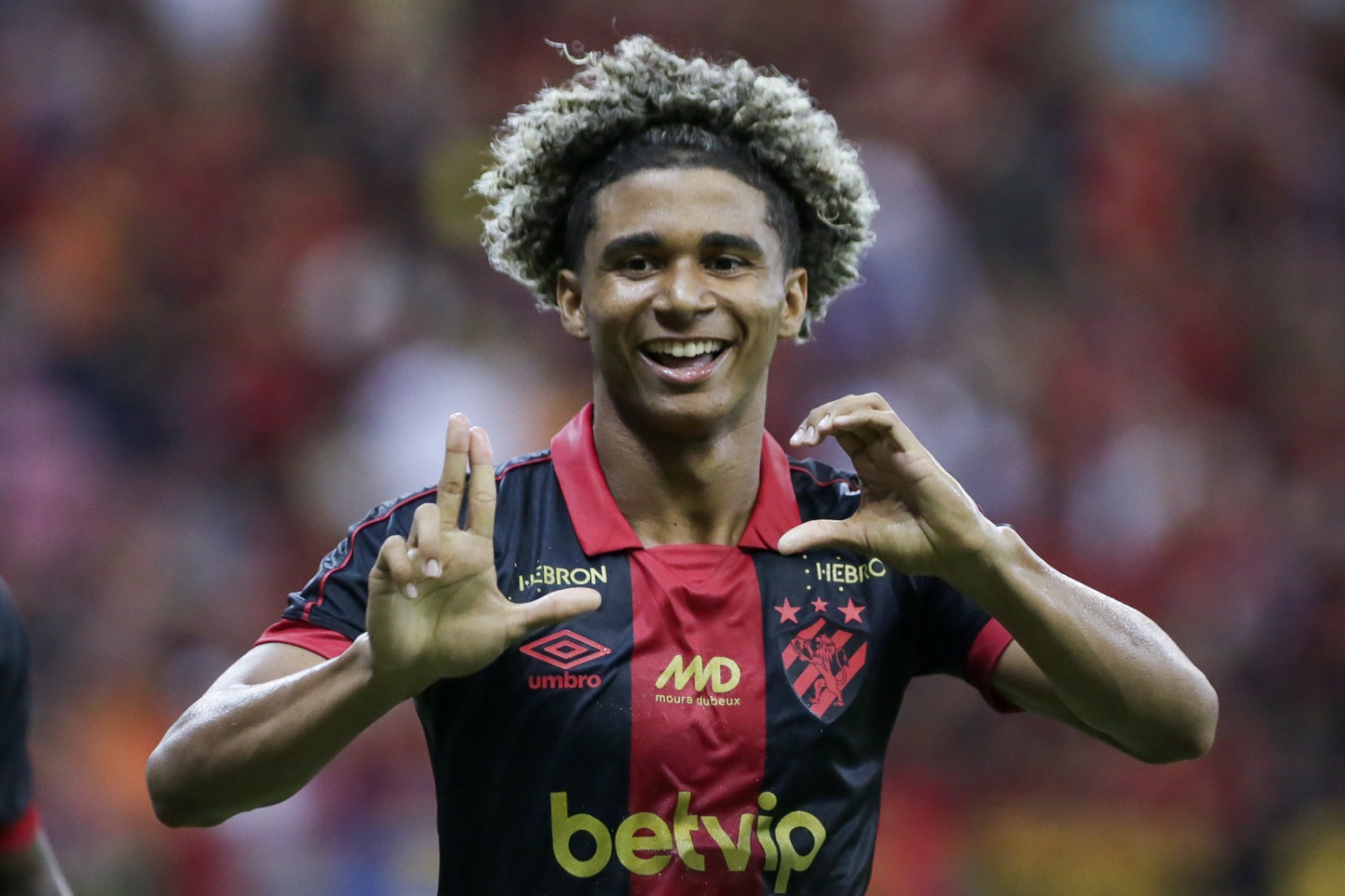 Pedro Lima ainda deve fazer mais quatro jogos pelo Sport na Série B antes de ir para a Inglaterra
