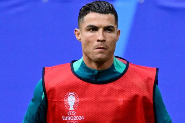 Cristiano Ronaldo aquecendo pela Seleção de Portugal, que faz sua estreia na Eurocopa 2024 hoje (18). 