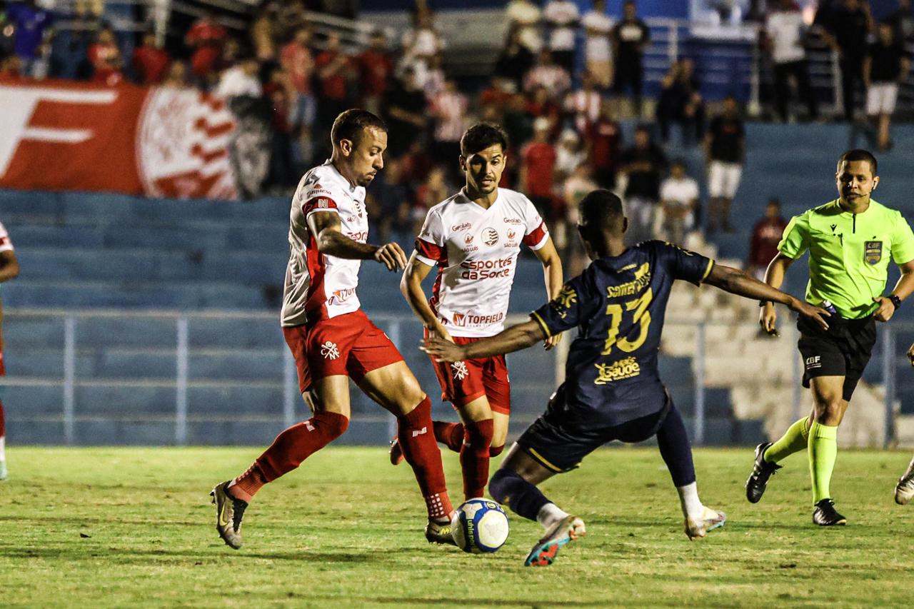 Náutico chegou a estar vencendo por 2 a 1, mas cedeu o empate
